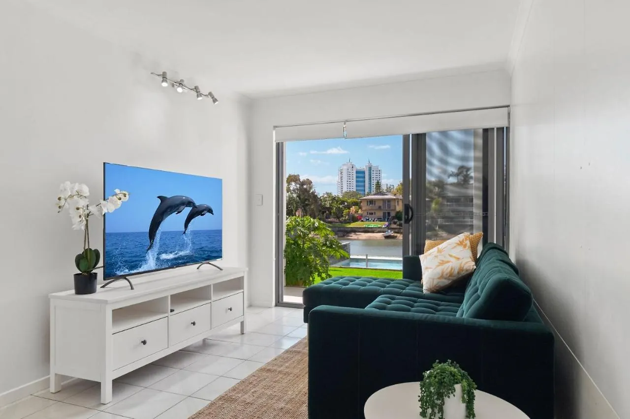 Holiday home 4 Bedroom Fabulous Home On Canal Mooloolaba