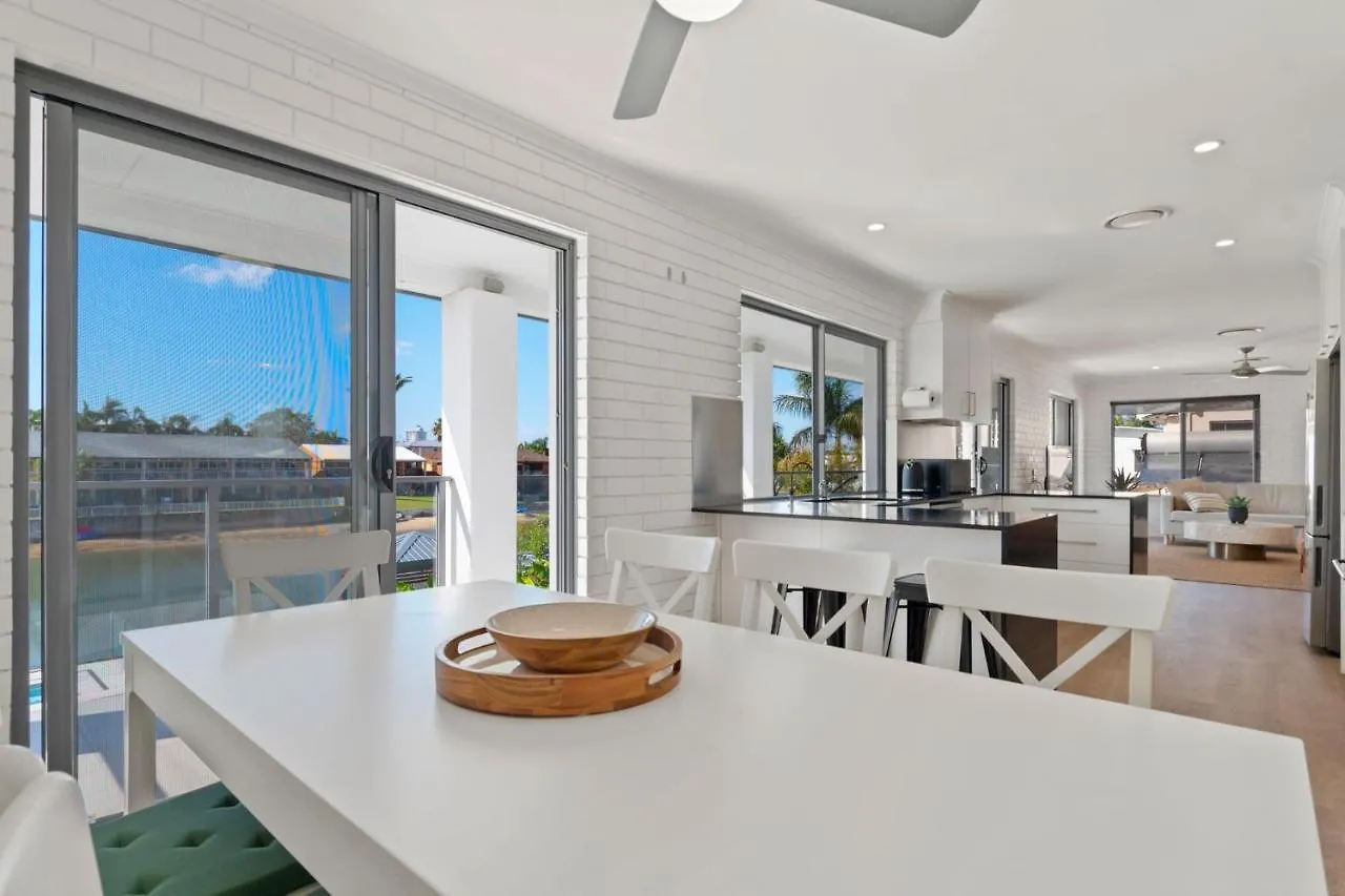 Holiday home 4 Bedroom Fabulous Home On Canal Mooloolaba Australia